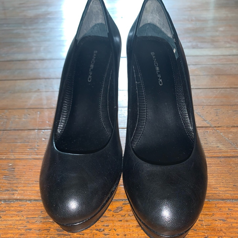Bandolino Galleigh Black Pump!